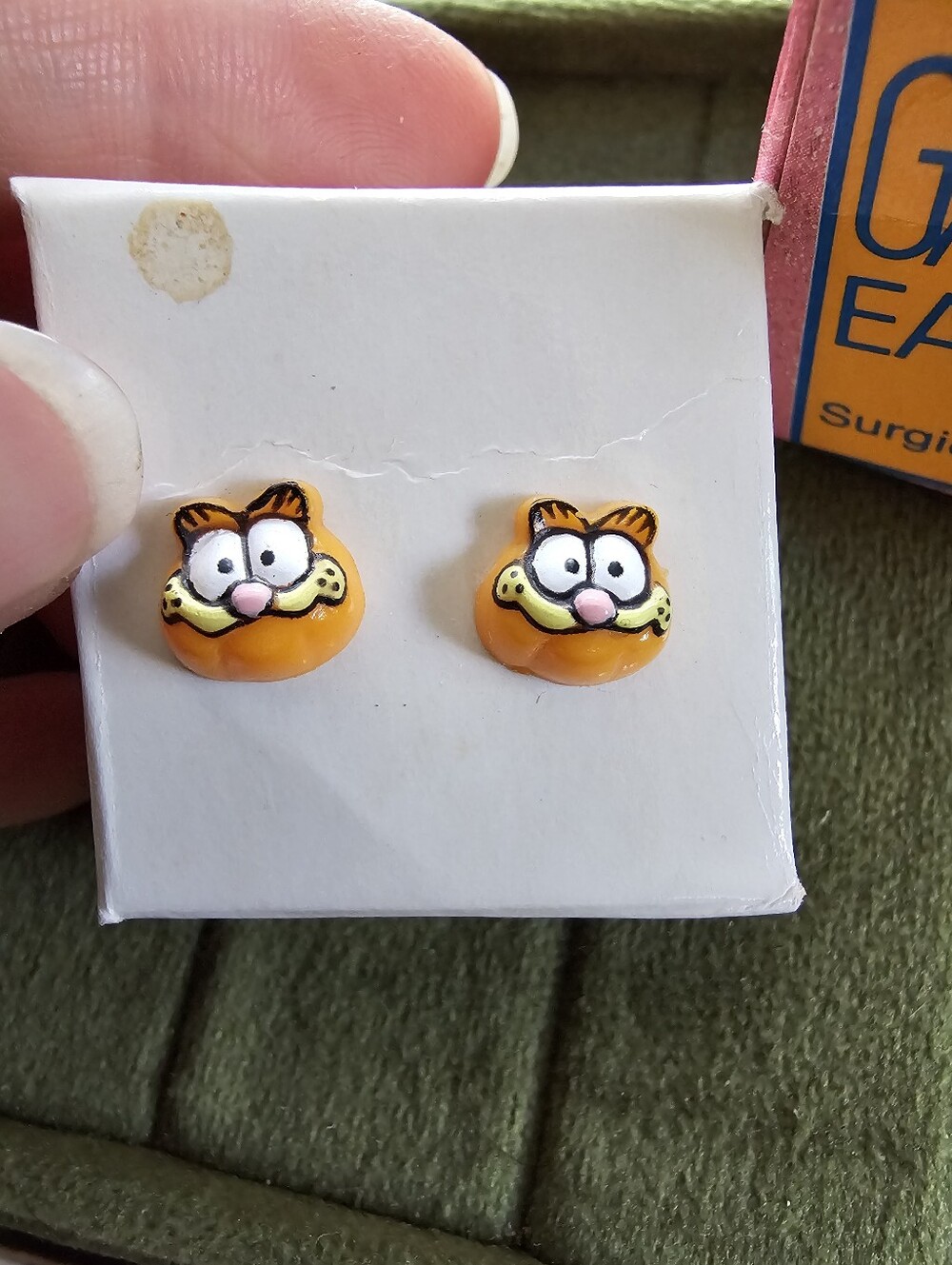 Vintage Avon Garfield Earrings - Picture 2 of 4